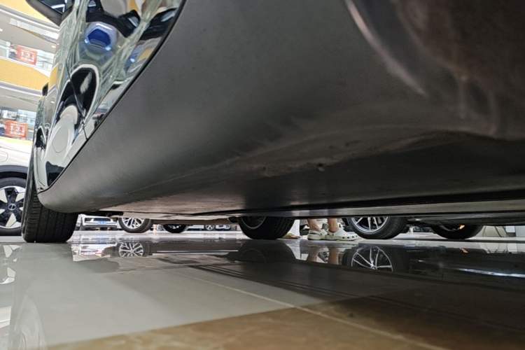 Used Tesla Model Y 2022 Revised Version Rear-Wheel Drive Left Side Sill