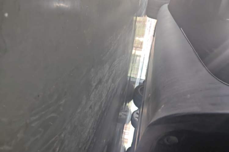 Used Tesla Model Y 2022 Long-Range All-Wheel-Drive Version Left Side Sill