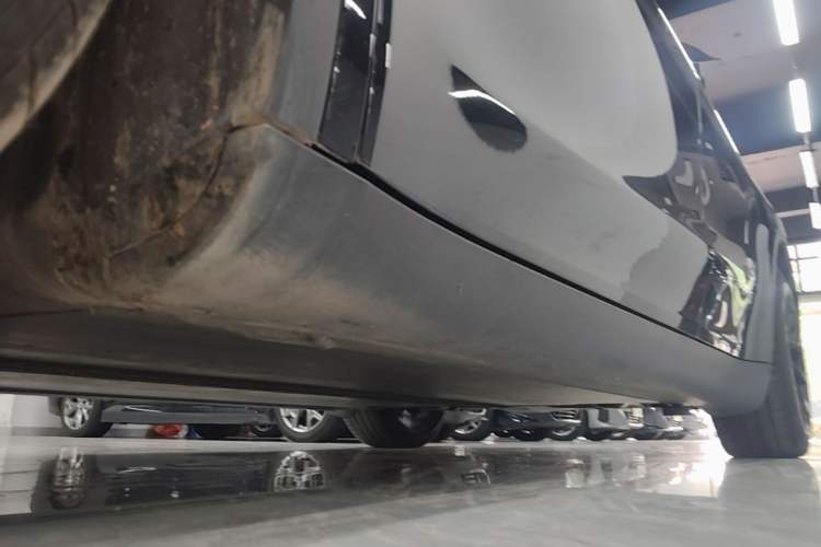 Used Tesla Model Y 2022 Revised Version Rear-Wheel Drive Left Side Sill