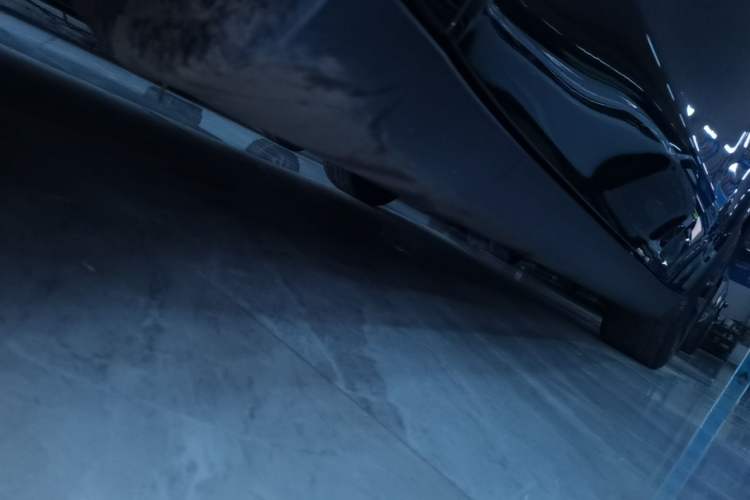 Used Tesla Model Y 2022 Long-Range All-Wheel-Drive Version Left Side Sill