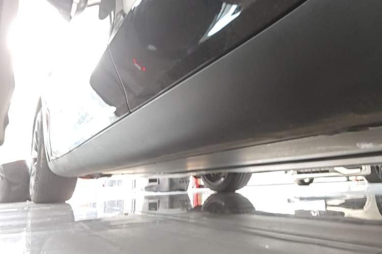 Used Tesla Model Y 2022 Rear-Wheel-Drive Version Left Side Sill
