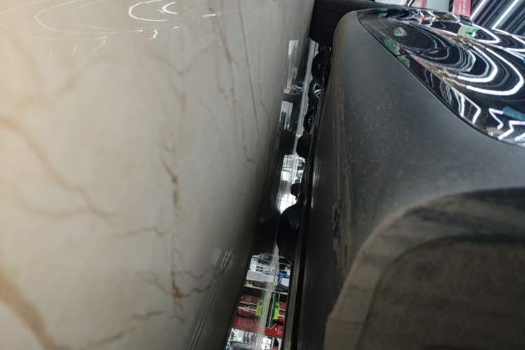 Used Tesla Model Y 2022 Performance High-Performance All-Wheel-Drive Version Left Side Sill