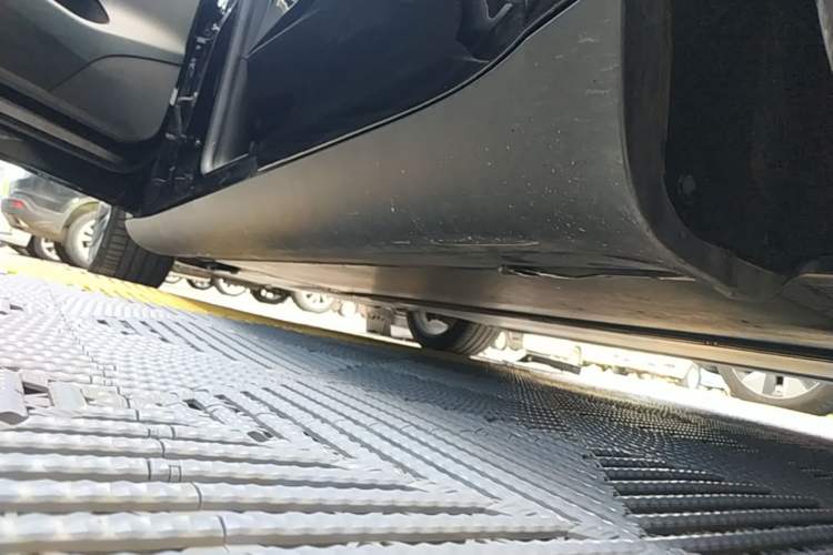 Used Tesla Model Y 2022 Revised Version Long-Range All-Wheel Drive Left Side Sill