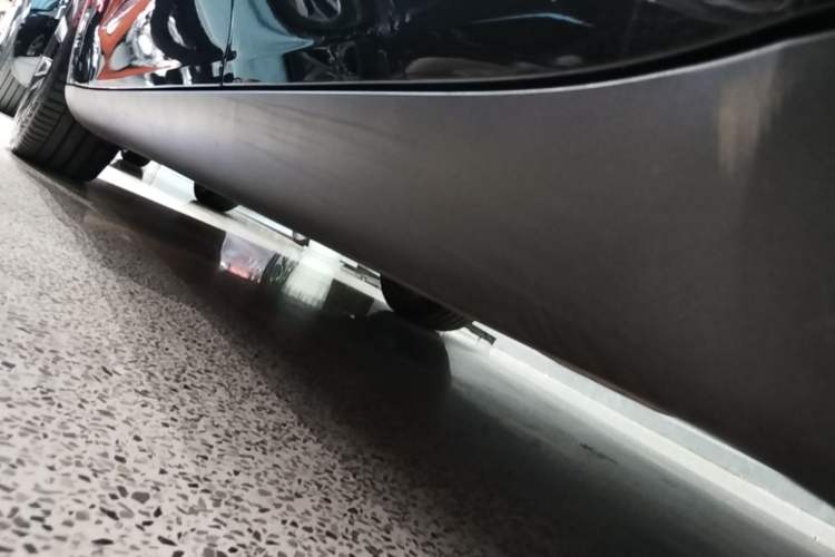 Used Tesla Model Y 2022 Revised Version Long-Range All-Wheel Drive Left Side Sill