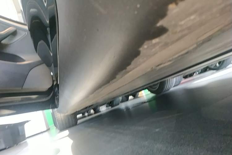Used Tesla Model Y 2022 Revised Version Rear-Wheel Drive Left Side Sill