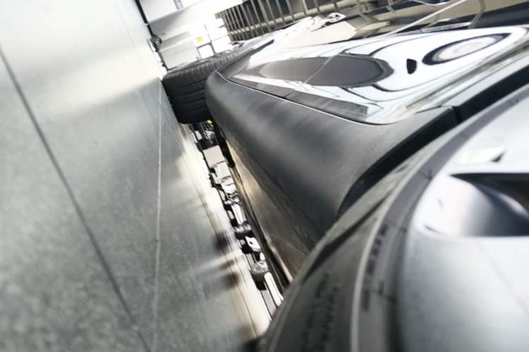 Used Tesla Model Y 2022 Performance High-Performance All-Wheel-Drive Version Left Side Sill