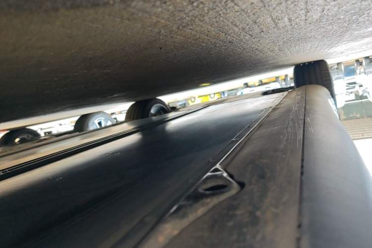 Used Tesla Model Y 2022 Long-Range All-Wheel-Drive Version Left Side Sill