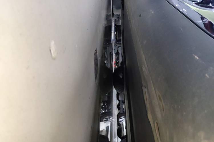 Used Tesla Model Y 2022 Rear-Wheel-Drive Version Left Side Sill