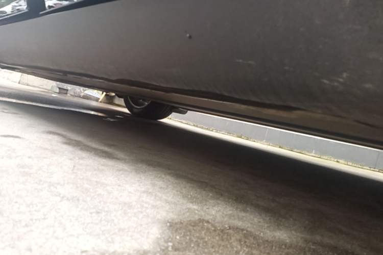 Used Tesla Model Y 2022 Revised Version Rear-Wheel Drive Left Side Sill