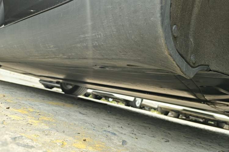 Used Tesla Model Y 2022 Rear-Wheel-Drive Version Left Side Sill