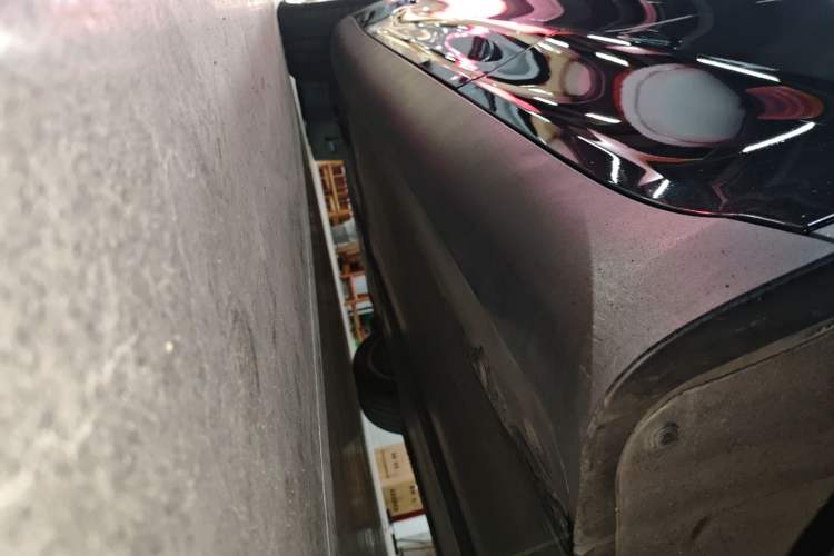 Used Tesla Model Y 2022 Long-Range All-Wheel-Drive Version Left Side Sill