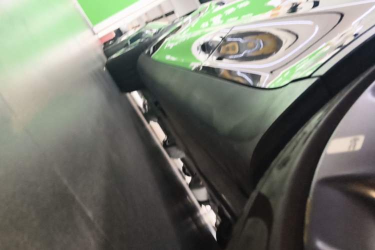 Used Tesla Model Y 2022 Performance High-Performance All-Wheel-Drive Version Left Side Sill