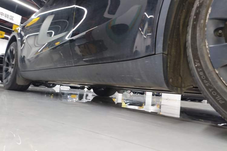 Used Tesla Model Y 2022 Rear-Wheel-Drive Version Left Side Sill