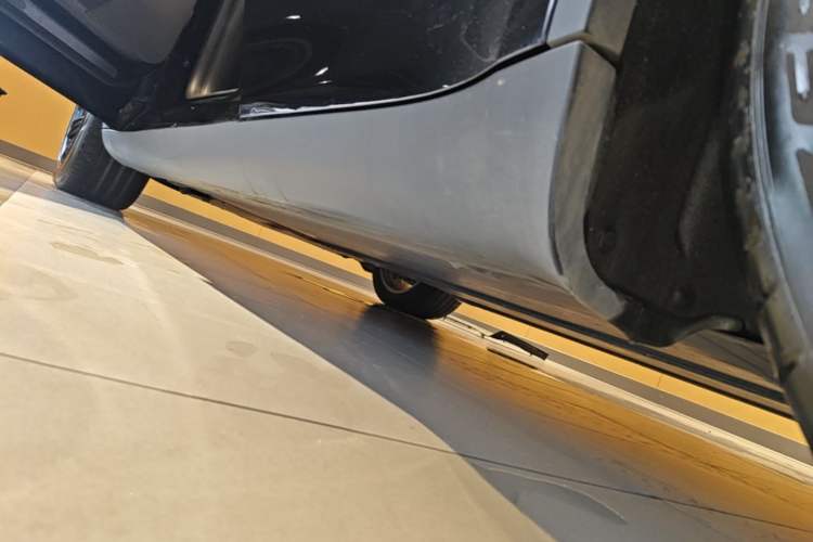 Used Tesla Model Y 2022 Revised Version Rear-Wheel Drive Left Side Sill