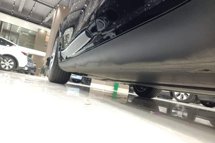Used Tesla Model Y 2022 Revised Version Rear-Wheel Drive Left Side Sill