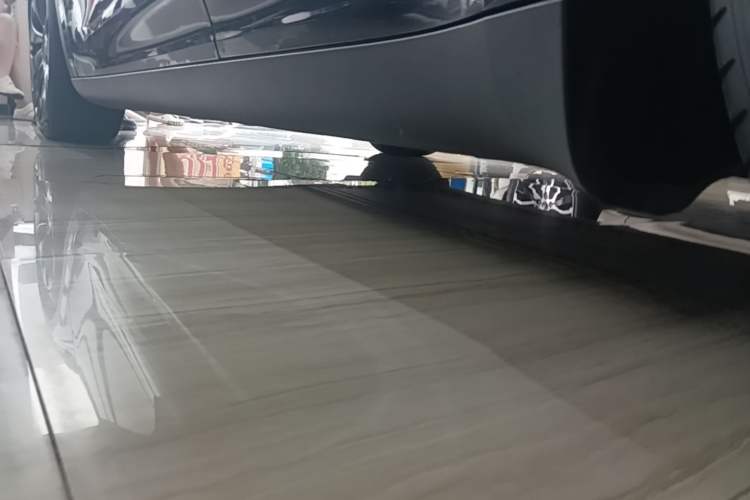 Used Tesla Model Y 2022 Performance High-Performance All-Wheel-Drive Version Left Side Sill