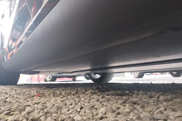 Used Tesla Model Y 2022 Revised Version Long-Range All-Wheel Drive Left Side Sill