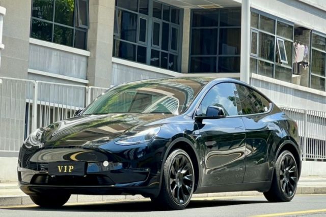 Used Tesla Model Y 2022 Long-Range All-Wheel-Drive Version