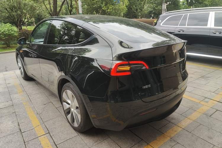 Used Tesla Model Y 2022 Rear-Wheel-Drive Version Rear Left 45 Deg