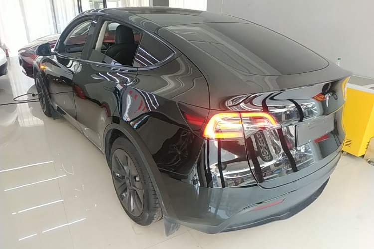 Used Tesla Model Y 2022 Rear-Wheel-Drive Version Rear Left 45 Deg
