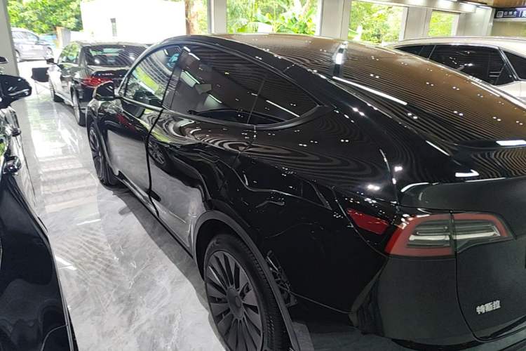 Used Tesla Model Y 2022 Rear-Wheel-Drive Version Rear Left 45 Deg