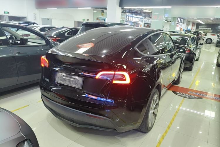 Used Tesla Model Y 2022 Rear-Wheel-Drive Version Rear Right 45 Deg