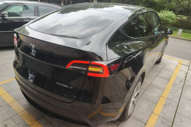 Used Tesla Model Y 2022 Rear-Wheel-Drive Version Rear Right 45 Deg
