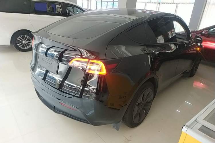 Used Tesla Model Y 2022 Rear-Wheel-Drive Version Rear Right 45 Deg