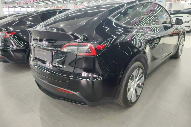 Used Tesla Model Y 2022 Long-Range All-Wheel-Drive Version Rear Right 45 Deg
