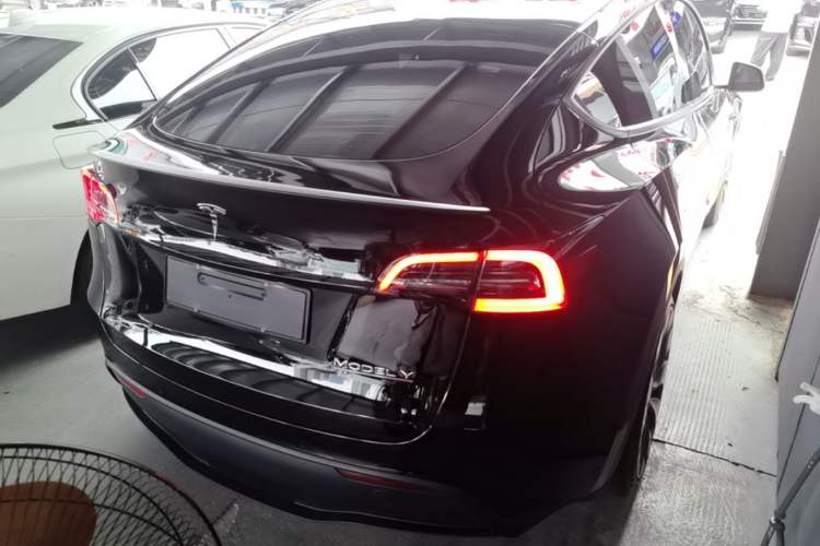 Used Tesla Model Y 2022 Performance High-Performance All-Wheel-Drive Version Rear Right 45 Deg