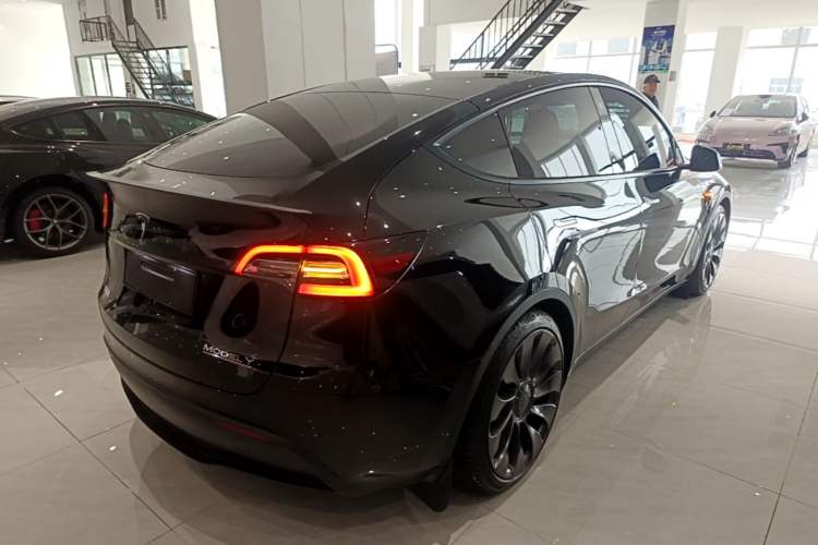 Used Tesla Model Y 2022 Performance High-Performance All-Wheel-Drive Version Rear Right 45 Deg