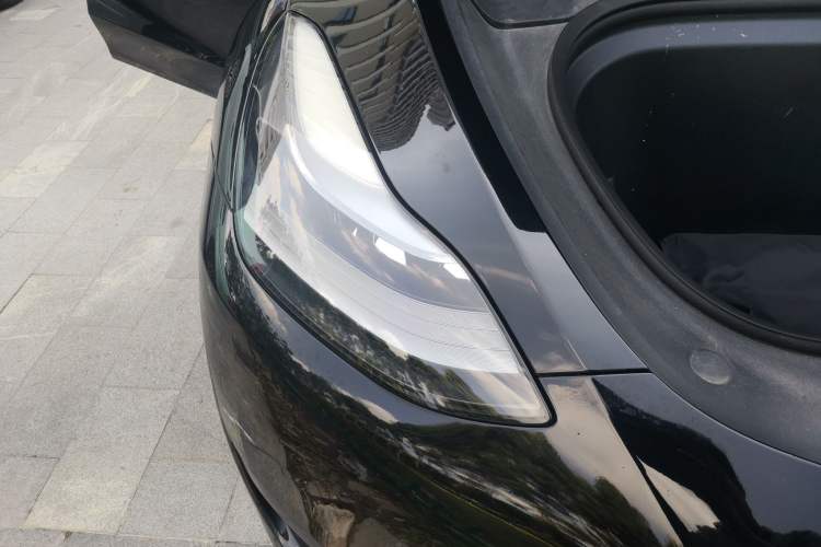 Used Tesla Model Y 2022 Rear-Wheel-Drive Version Right Front Headlight
