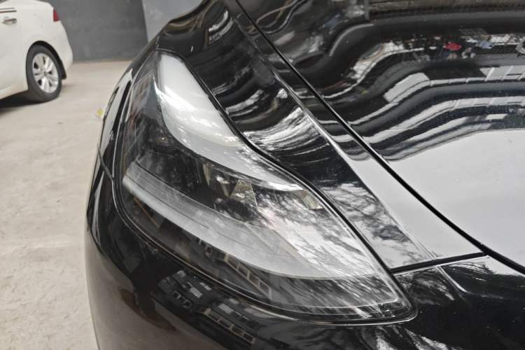 Used Tesla Model Y 2022 Long-Range All-Wheel-Drive Version Right Front Headlight