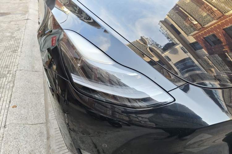 Used Tesla Model Y 2022 Long-Range All-Wheel-Drive Version Right Front Headlight