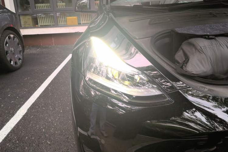Used Tesla Model Y 2022 Revised Version Long-Range All-Wheel Drive Right Front Headlight