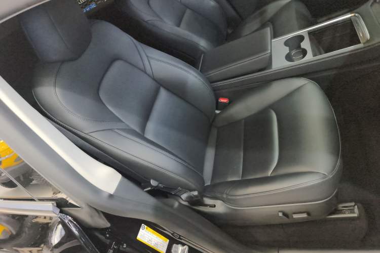 Used Tesla Model Y 2022 Rear-Wheel-Drive Version Right Front Seat