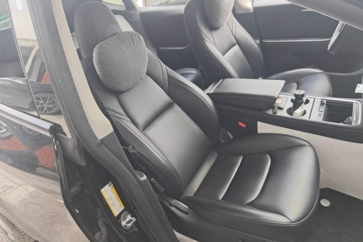 Used Tesla Model Y 2022 Long-Range All-Wheel-Drive Version Right Front Seat