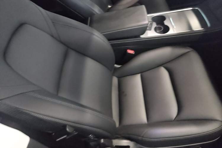 Used Tesla Model Y 2022 Rear-Wheel-Drive Version Right Front Seat