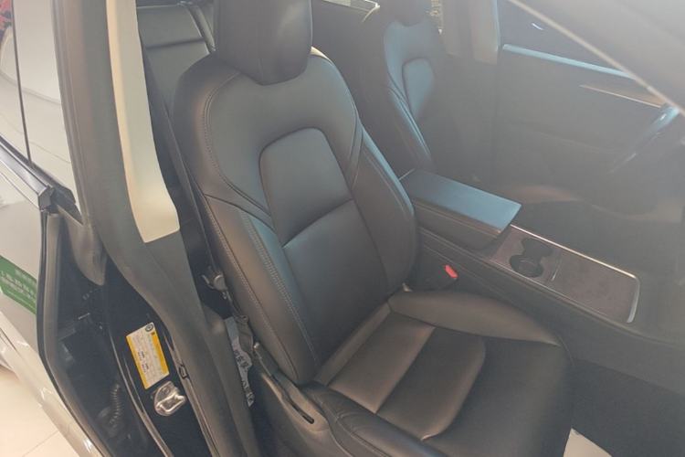 Used Tesla Model Y 2022 Rear-Wheel-Drive Version Right Front Seat
