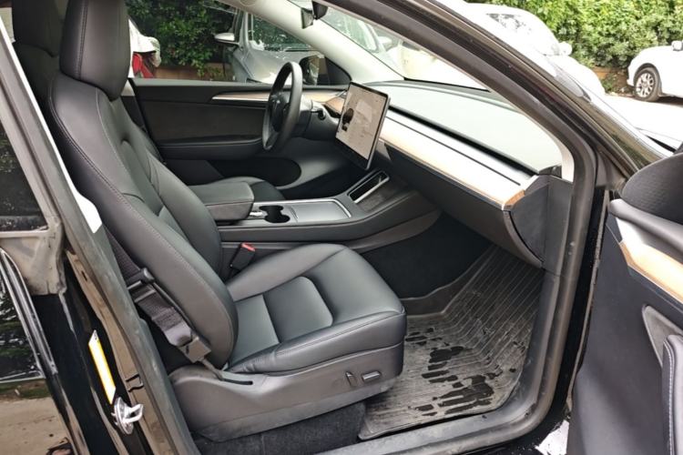 Used Tesla Model Y 2022 Rear-Wheel-Drive Version Right Front Seat