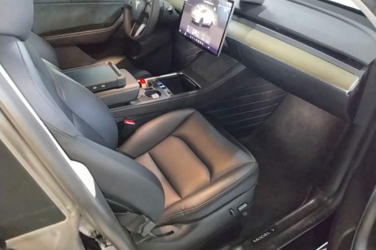 Used Tesla Model Y 2022 Performance High-Performance All-Wheel-Drive Version Right Front Seat