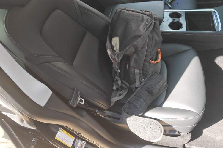 Used Tesla Model Y 2022 Rear-Wheel-Drive Version Right Front Seat