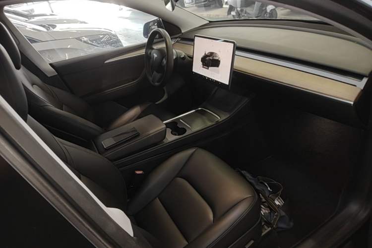 Used Tesla Model Y 2022 Rear-Wheel-Drive Version Right Front Seat