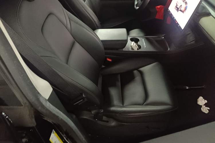 Used Tesla Model Y 2022 Rear-Wheel-Drive Version Right Front Seat