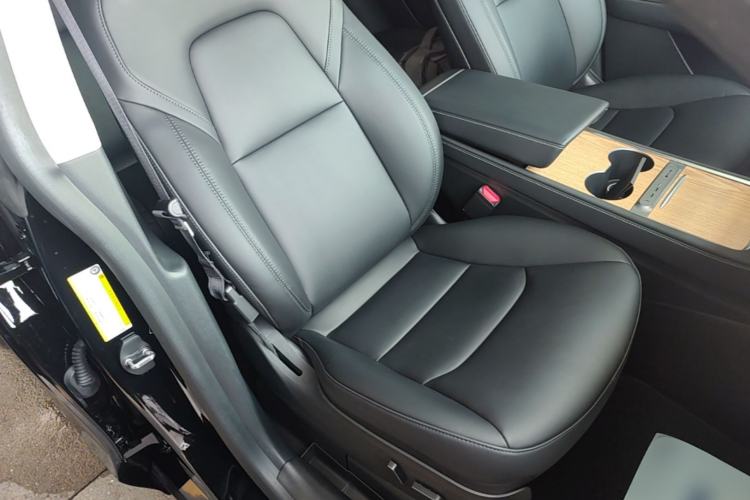 Used Tesla Model Y 2022 Long-Range All-Wheel-Drive Version Right Front Seat