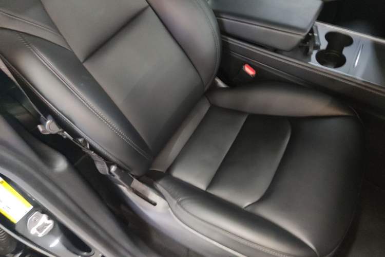 Used Tesla Model Y 2022 Long-Range All-Wheel-Drive Version Right Front Seat
