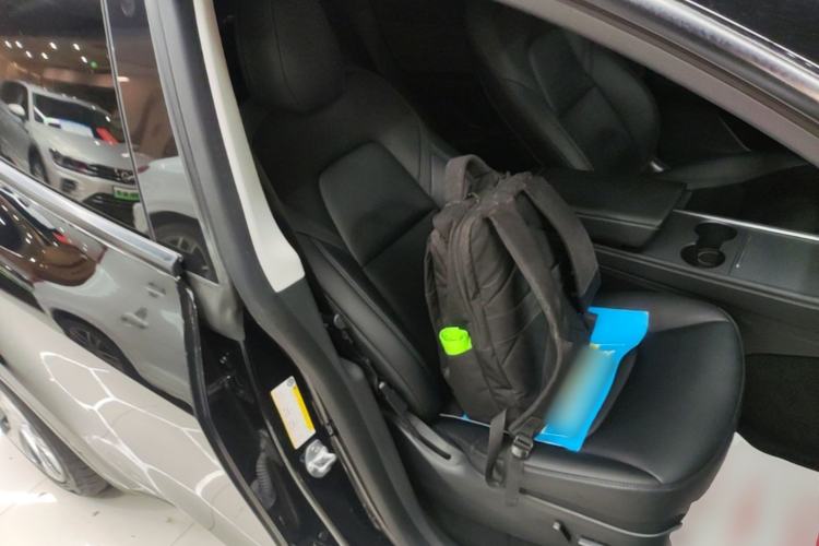 Used Tesla Model Y 2022 Rear-Wheel-Drive Version Right Front Seat