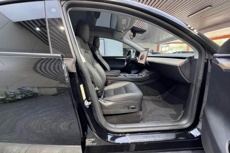 Used Tesla Model Y 2022 Rear-Wheel-Drive Version Right Front Seat