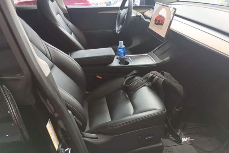 Used Tesla Model Y 2022 Long-Range All-Wheel-Drive Version Right Front Seat