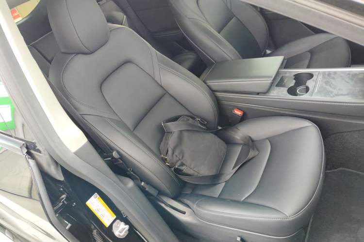 Used Tesla Model Y 2022 Rear-Wheel-Drive Version Right Front Seat